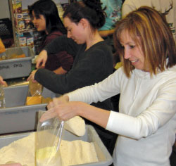 people packaging food