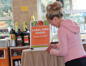 woman signing I-522 petition